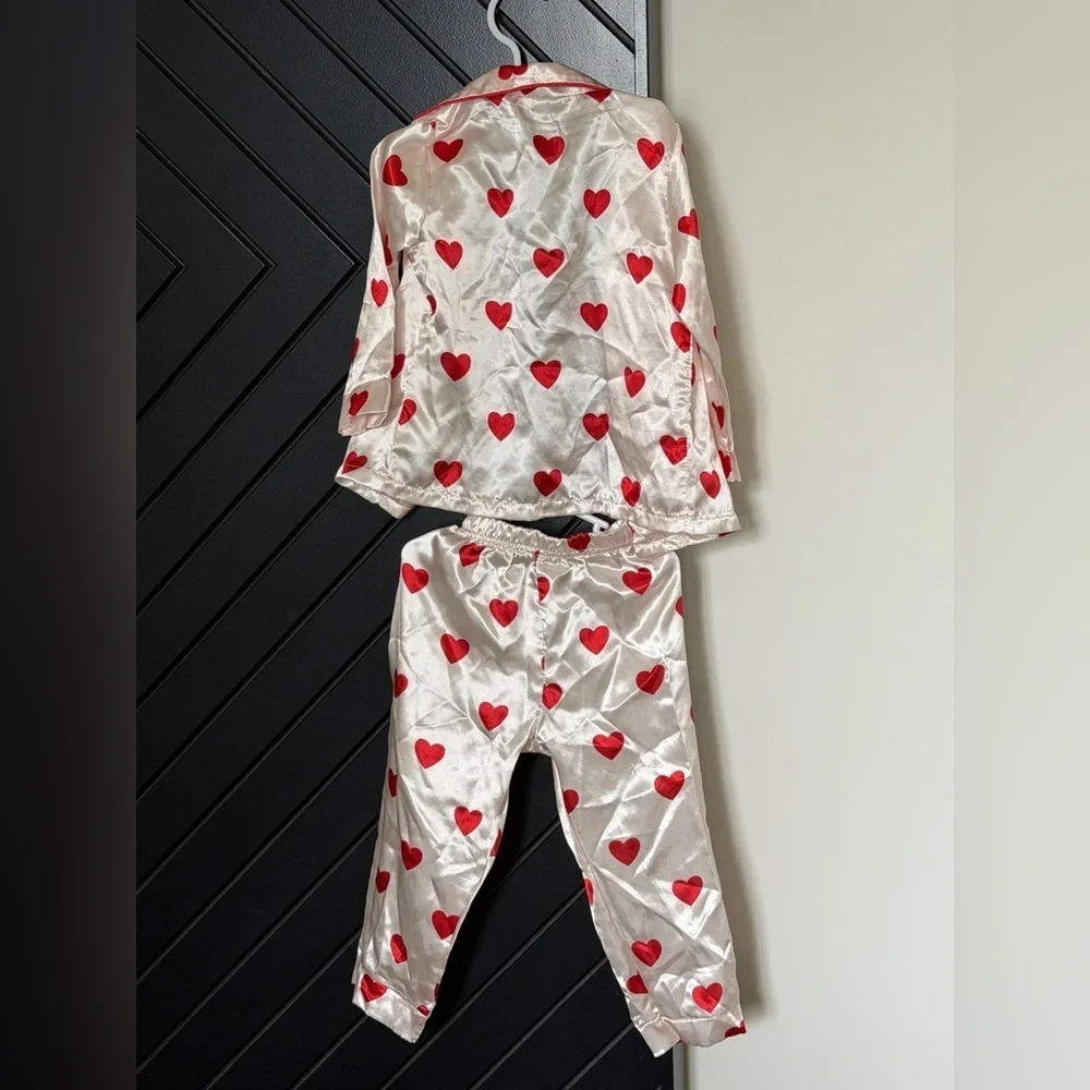 Girls satin PJs in heart print. Size 3T. Great condition.